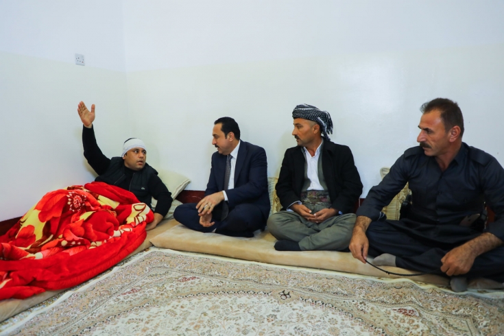 به‌ نوێنه‌رایه‌تى سه‌رۆكى حكومه‌تى هه‌رێم، پارێزگارى هه‌ولێر، سه‌ردانى ئەو شوفێرى تەکسیەى کرد کە دوێنێ شەو لە هێرشەکەی سەر هەولێر برینداربوو