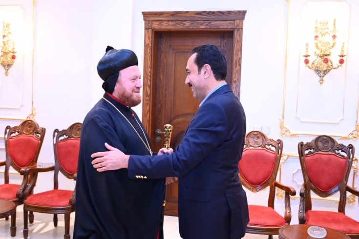 محافظ أربيل يزور رئيس أبرشية الموصل وكركوك وإقليم كوردستان للسريان الأرثوذكس