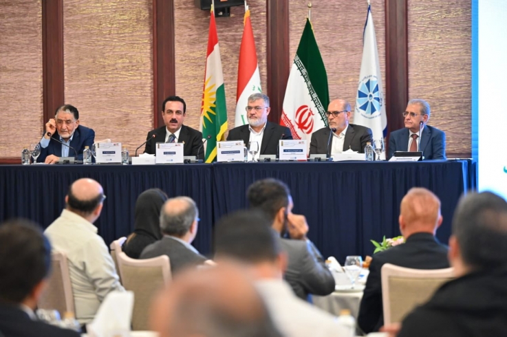 طهران.. اجتماع محافظ اربيل ومحافظ طهران مع اعضاء غرف التجارة والصناعة في الإيرانية وطهران
