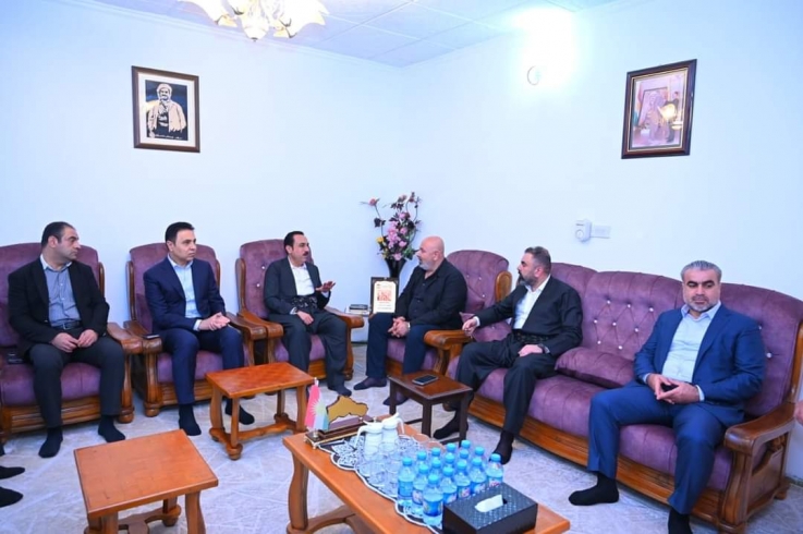 پارێزگاری هەولێر سەردانی بنەماڵەی پێشمەرگە و تێكۆشەری دێرین و میدیاكاری سه‌رده‌می شۆڕش (بارزان مەلا خالید)ی کرد