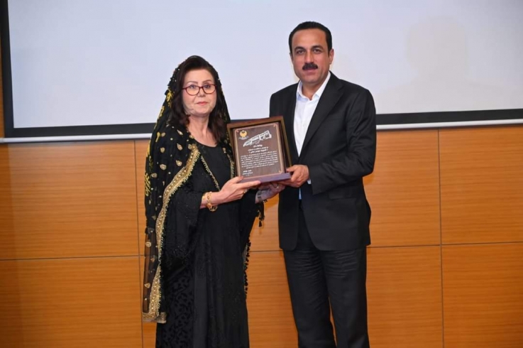 لە هەولێر ... خەڵاتی بەخشش و ڕێزلێنانی هونەری بەخشرا بەخانمە شانۆکارێکى کورد