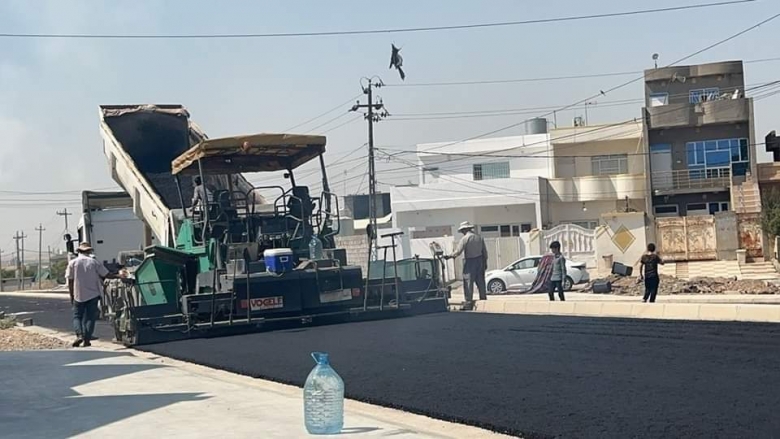 ناحییەی رزگاری..  لەسەر بودجەی پارێزگا، دەستکرا بە قیرتاوکردنی شەقامێکی 30 مەتری دووساید گەڕەکی شەهیدان 