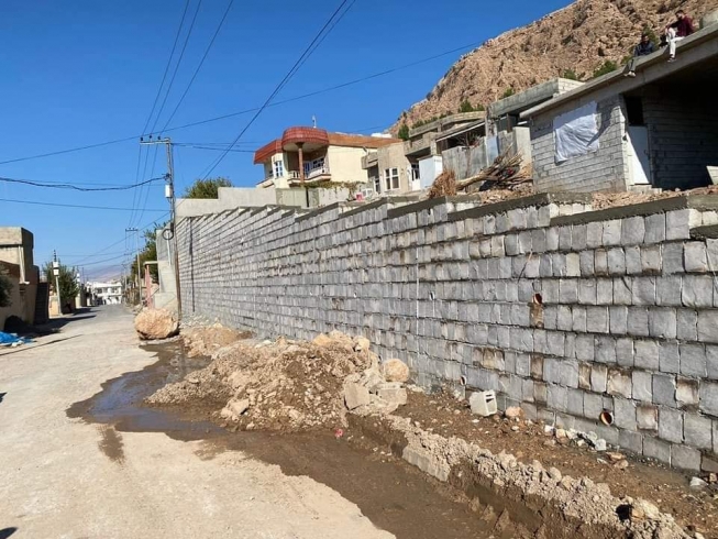 هەریر..  دروستکردنی دیواری پاڵپشت و کۆنکریتکردنی کۆڵانەکانی گەڕەکی شەهیدان  