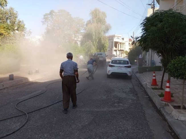 قیرتاوکردن و چاککردنەوەی چاڵ و شکستی کۆڵان و شەقامەکان بەردەوامە