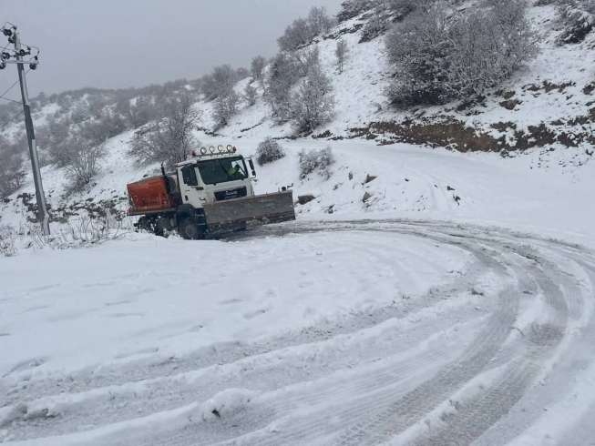 لەگەل بارینی بەفر لە ناوچە شاخاوییەکان