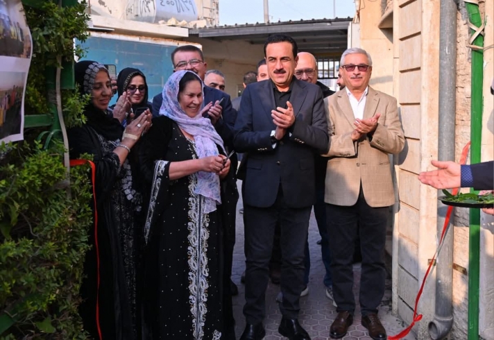 کۆرێکی شیعر خوێندنه‌وه‌و پێشانگایەکی تایبەت بەخانمانی كورد رێكخرا