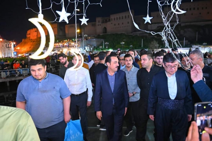 پارێزگار و بەرپرسی فەرمانگەی پەیوەندیەکان و ژمارەیەک لە کونسوڵ و نێردەی وڵاتان، سەردانی بازاڕی هەولێریان کرد