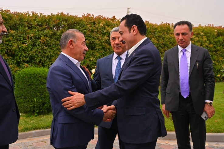 Erbil Governor pays a visit to a cardboard manufacturing facility in Diyarbakir 