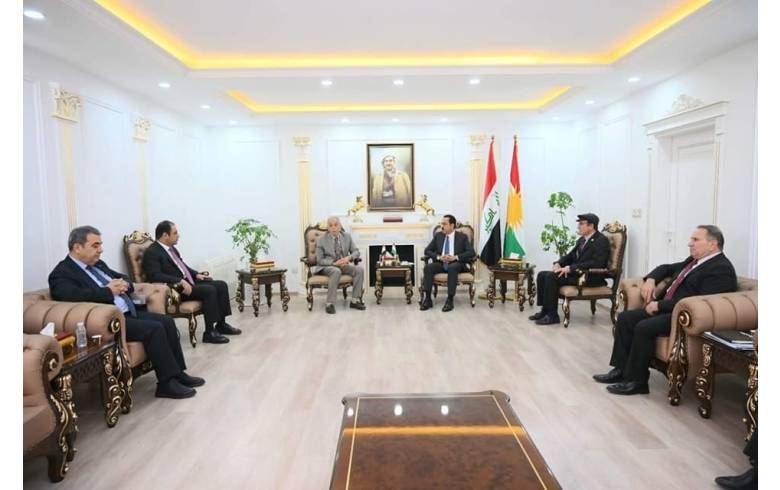 The governor of Erbil receives an official from the Kurdistan Democratic Party's American branch