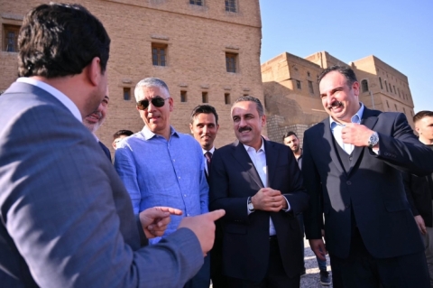 محافظ أربيل ونائب وزير الخارجية التركي يتفقدان قلعة أربيل وسوق القيصرية وعدداً من المعالم الدينية والثقافية