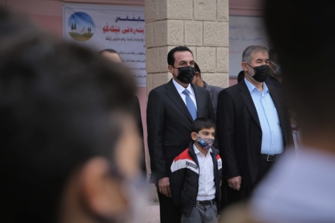 لە قوتابخانەى هەژارى بنەڕەتى، به‌ خوله‌كێك وه‌ستان قوتابیان ڕێزیان له‌ شه‌هید بارزان ئیسماعیل گرت