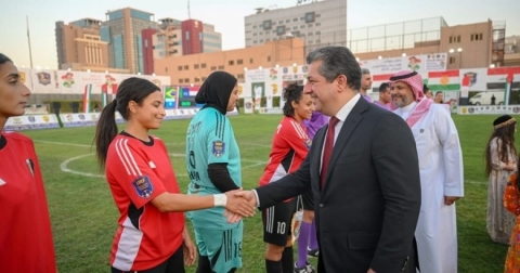 رئيس الحكومة يحضر نهائي كأس العالم لكرة القدم المصغرة للسيدات في اربيل