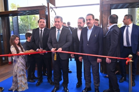 رئيس الحكومة يفتتح معرضاً فنيا مشتركا