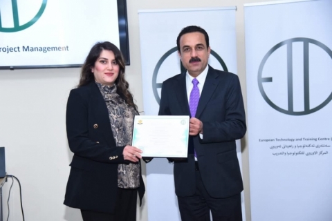 لەژێر چاودێری پارێزگاری هەولێر ... بڕوانامەی بەشداربوون بەخشرایە دەرچووانى خولى پەرەپێدانی توانای ئەندازیاران