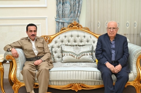 پارێزگاری هەولێر سەردانی خەباتگێڕ و پێشمه‌رگه‌ی دێرین خورشید شێرەی کرد