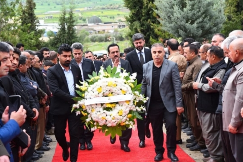 بالیسان ... بەئامادەوونی نوێنەری سەرۆکی حکومەتی هەرێم، تاجەگوڵی ڕێز و وەفا لەسەر گڵکۆی شەهیدان دانرا