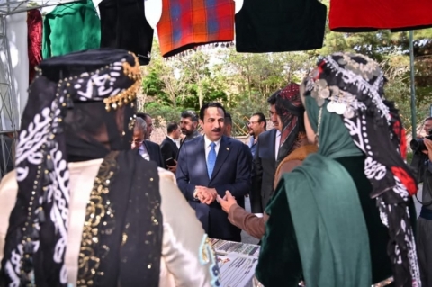 سنە ... شاندی حکومەتی هەرێمی کوردستان، لە زانکۆى نوور، سەردانى پیشانگاى تواناکانى هەناردەکردنى پارێزگاى کوردستانیا