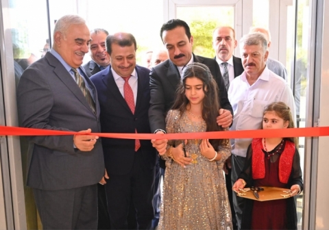 یەکەمین پیشانگا بۆ 