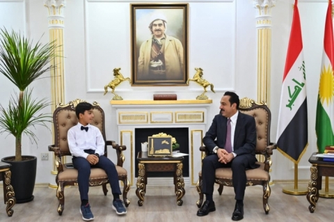 هه‌ولێر ...  پارێزگاری هه‌ولێر، دیاری رێزلێنانی به‌خشیه‌ تێنسزان ئه‌حمه‌د شێروان ره‌ئوف كه‌ له‌ پاڵه‌انیه‌تی فه‌ره‌نسا بۆ تێنس پله‌ی یه‌كه‌می به‌ده‌ستهێنا