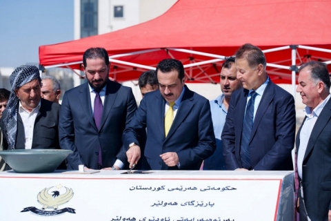 هەولێر ... لە كەرتی 8 هەزاری گەڕەکی فەرمانبەران، بەردی بناغەی پرۆژەی دروستکردنی پردی 10 چاووەی کۆڕنیش دانرا
