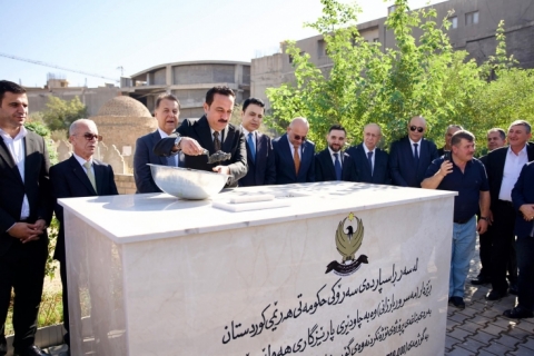 هەولێر .... بەگوژمەی زیاتر لە ( 820 ملیۆن ) بەردی بناغەی نۆژەنكردنەوەی گۆڕستانی گەورەی شار دانرا