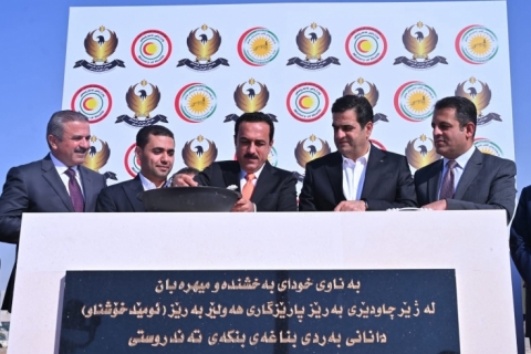 دارەتوو ... بە گوژمەى (  3 ملیار دینار  ) بەردی بناغەی دروستکردنی بنکەیەکی تەندروستی لەگەڕەكی ژینی دارەتوو داندرا
