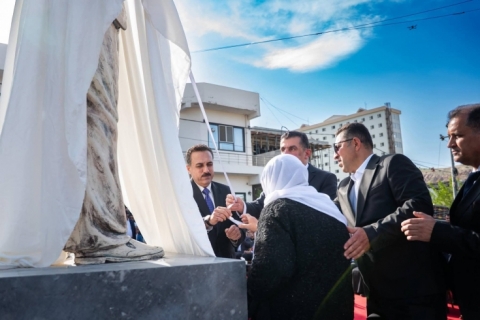 پەردە لەسەر پەیکەری چیرۆکنووس ( مەم ) لادرا و کۆبەرهەمەکانی ناسێنرا