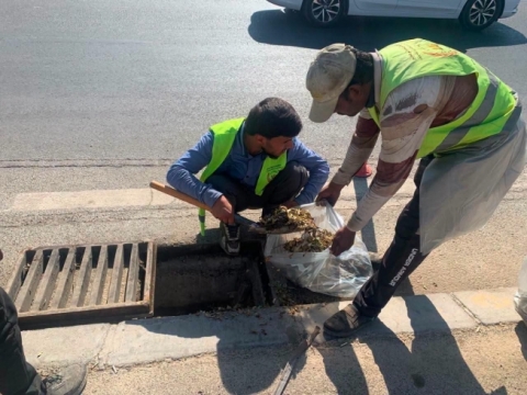وەک ئامادەکاریی بۆ وەرزی بارانبارین و زستان، دەستکرا بە خاوێنکردنەوەی مەنهۆڵ و چەپەرەکانی ئاووەرگرتن لە کۆڵان و شەقامە گشتییەکان