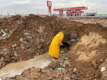 خاوێنکردنەوەی پاشماوە و پڕکردنەوەی شوێنە داڕماوەکان و ناوەوەی ئاوبەرەکان  لە قورو لیتە
