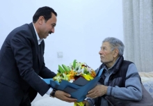 لە سەرفەرمانی پارێزگاری هەولێر، تیمێکی تایبەتی تەندروستی، چارەسەری هونەرمەند غازی غەفوور دەکەن