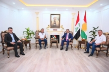 پارێزگارى هەولێر، دیارى سەرۆکى حکومەتى هەرێمى پێشکەش بە ڕاهێنەرى یانەى هەولێر کرد