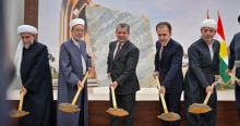سەرۆکی حکومەتی هەرێمی کوردستان بەردی بناخەی مزگەوتی گەورەی بارزانی دانا