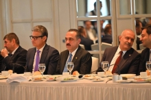 Van... An Extensive Meeting Was Held to Strengthen and Develop Commercial and Industrial Relations