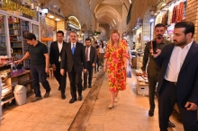  Governor of Erbil and UK Consul General Visit Cultural and Historical Landmarks in Erbil's Qaysari Bazaar